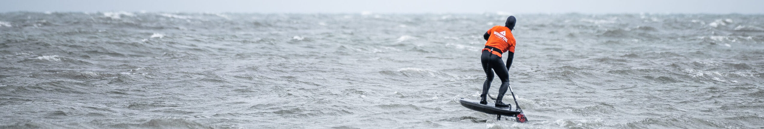 SUP Downwindfoiler auf der Ostsee